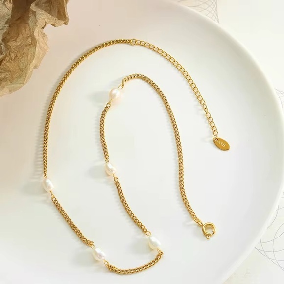 18K Gold Plated Freshwater Pearl Necklace - Picture 4 of 8